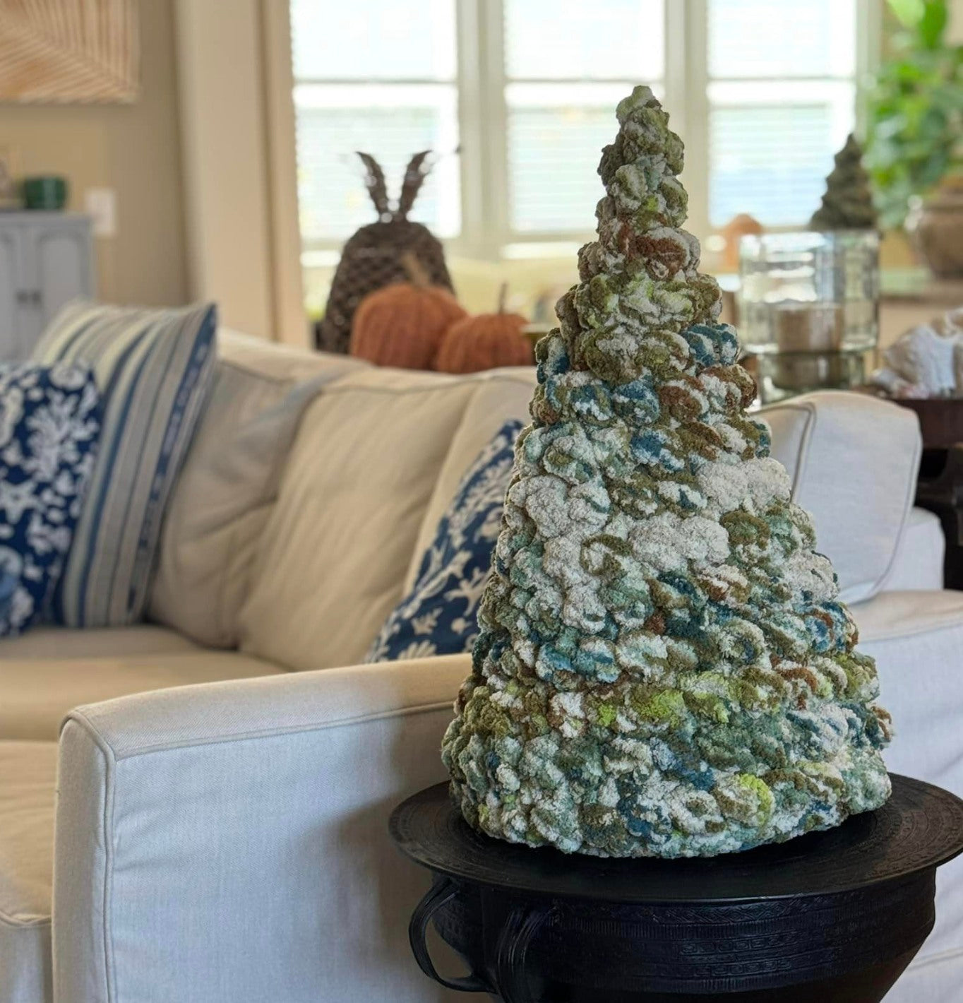 11/22/2025 - Light It Up – Resin Poured Ornament + Chunky Knit Christmas Tree! 6PM